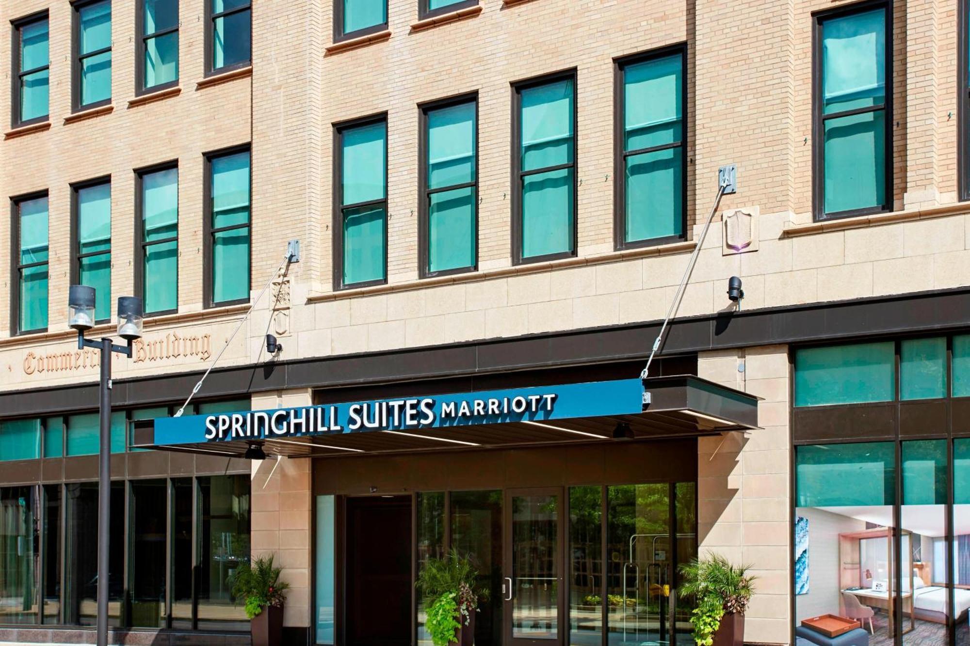 Springhill Suites By Marriott Milwaukee Downtown Exterior photo